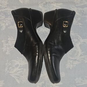 Clarks bendables Black Heeled Loafer Zip sides suede accent Size 9.5